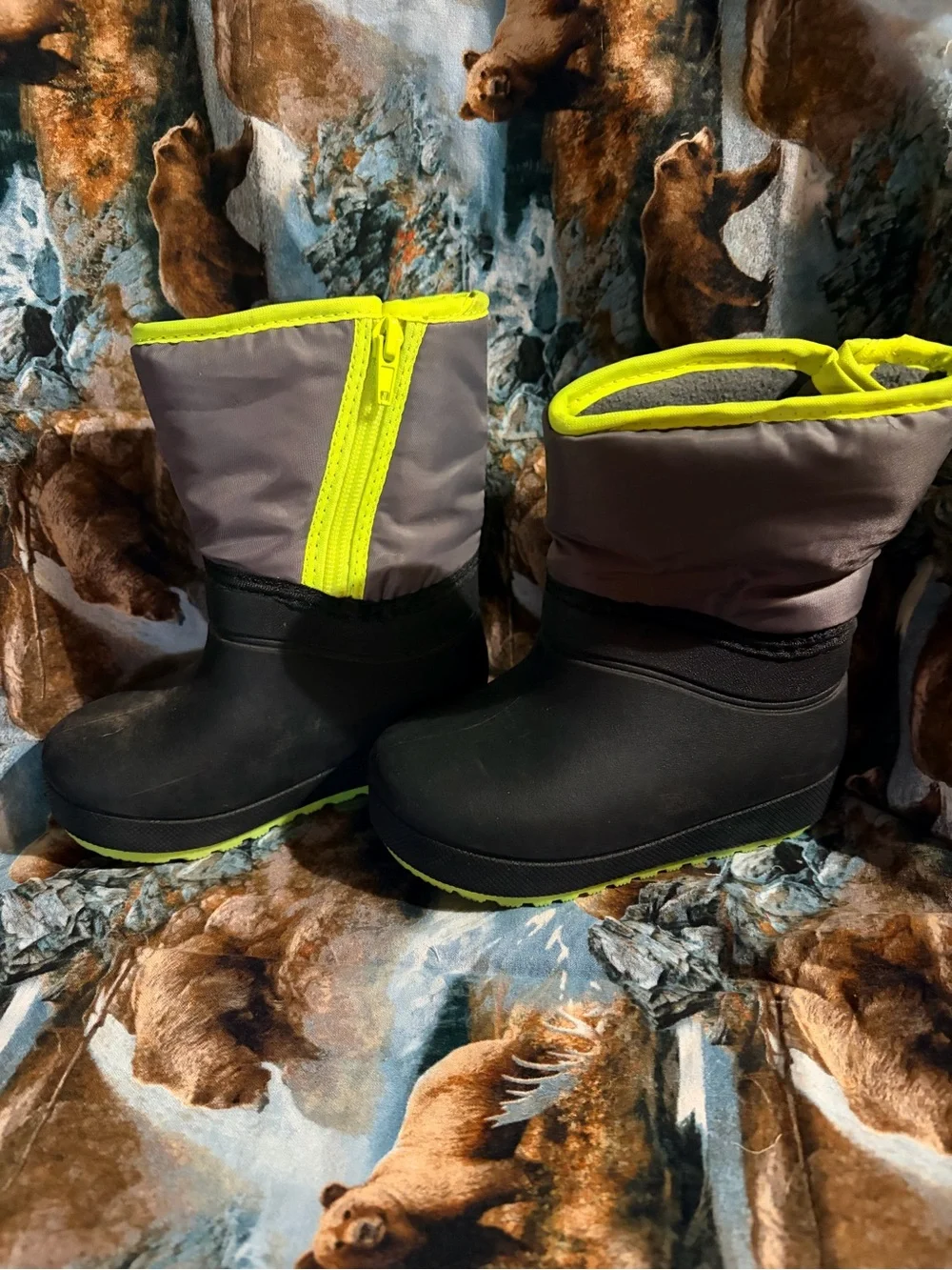 wonder nation Black and Neon Yellow Kids Snow Boots